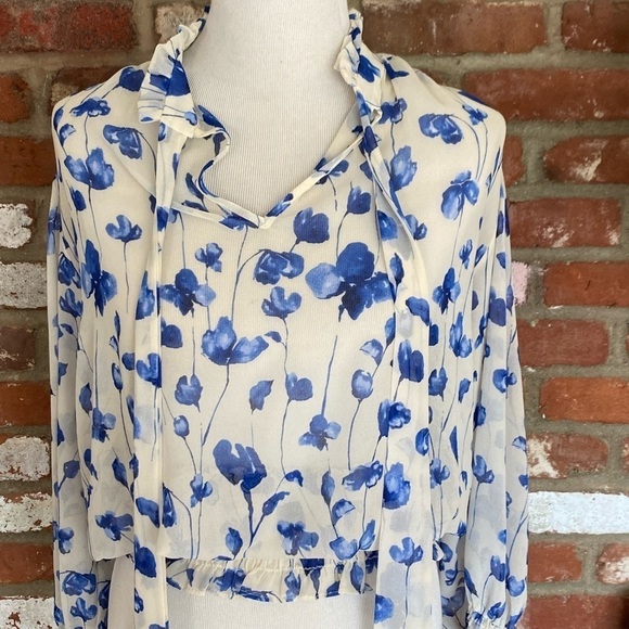 Blue Floral Blouse MISA Los Angeles Vyvienne Floral Tie-Neck Blouson Top small - Picture 5 of 14
